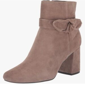 Bella Vita Suede Ankle Boots in Taupe Size 9W